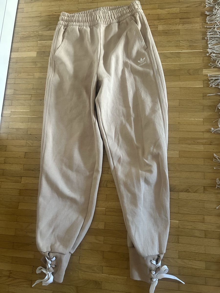 Adidas Pantaloni: Adidas Sweatpants mit süssen Schleifen – Nuovo (secondo la descrizione) da zürich venduto da N2424