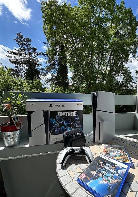 Console: PS5 SlimDisc + 2Controller + 3Games + Garantie Juni 27 – Usato da Suhr venduto da a_tec