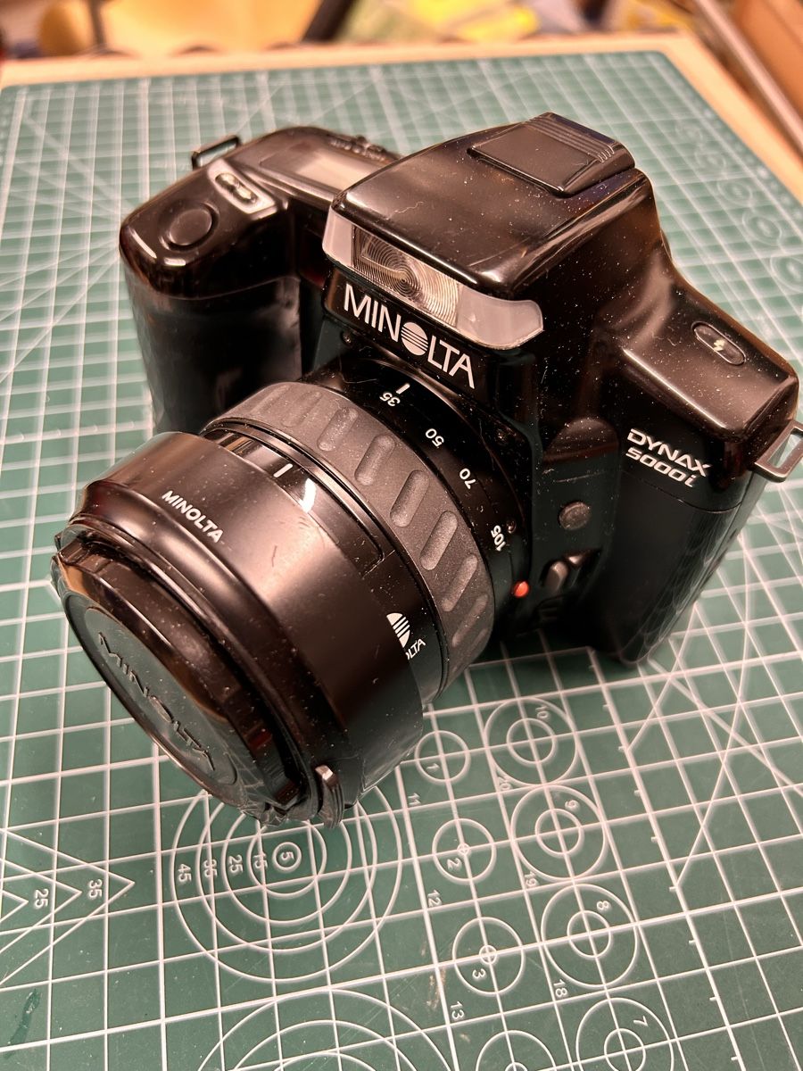 Minolta Fotocamera: Minolta Dynax 5000i Komplett-Set einwandfreier Zustand – Usato da Urtenen-Schönbühl venduto da Friedolin