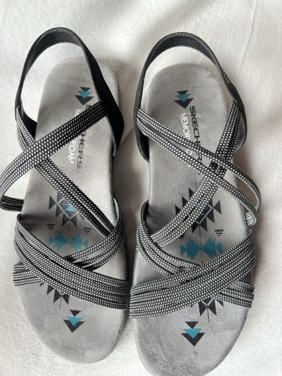 Skechers Chaussures femmes: Skechers Sandalen  – D'occasion à Mörel par Emozia