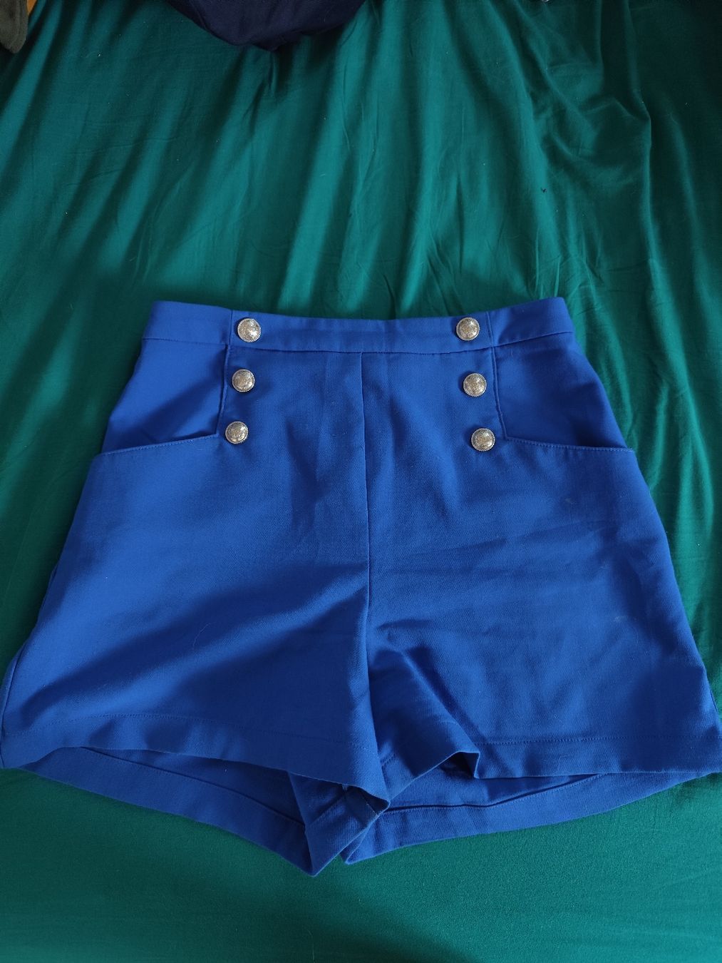 Pantalons: short  – D'occasion à Cudrefin par laf_b28y