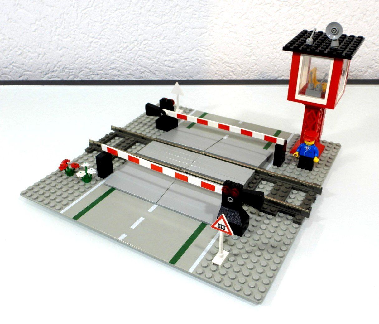 Lego Baukästen: LEGO EISENBAHN 4539 BAHNÜBERGANG 9 VOLT – Gebraucht aus Turbenthal von Ddanuh 1