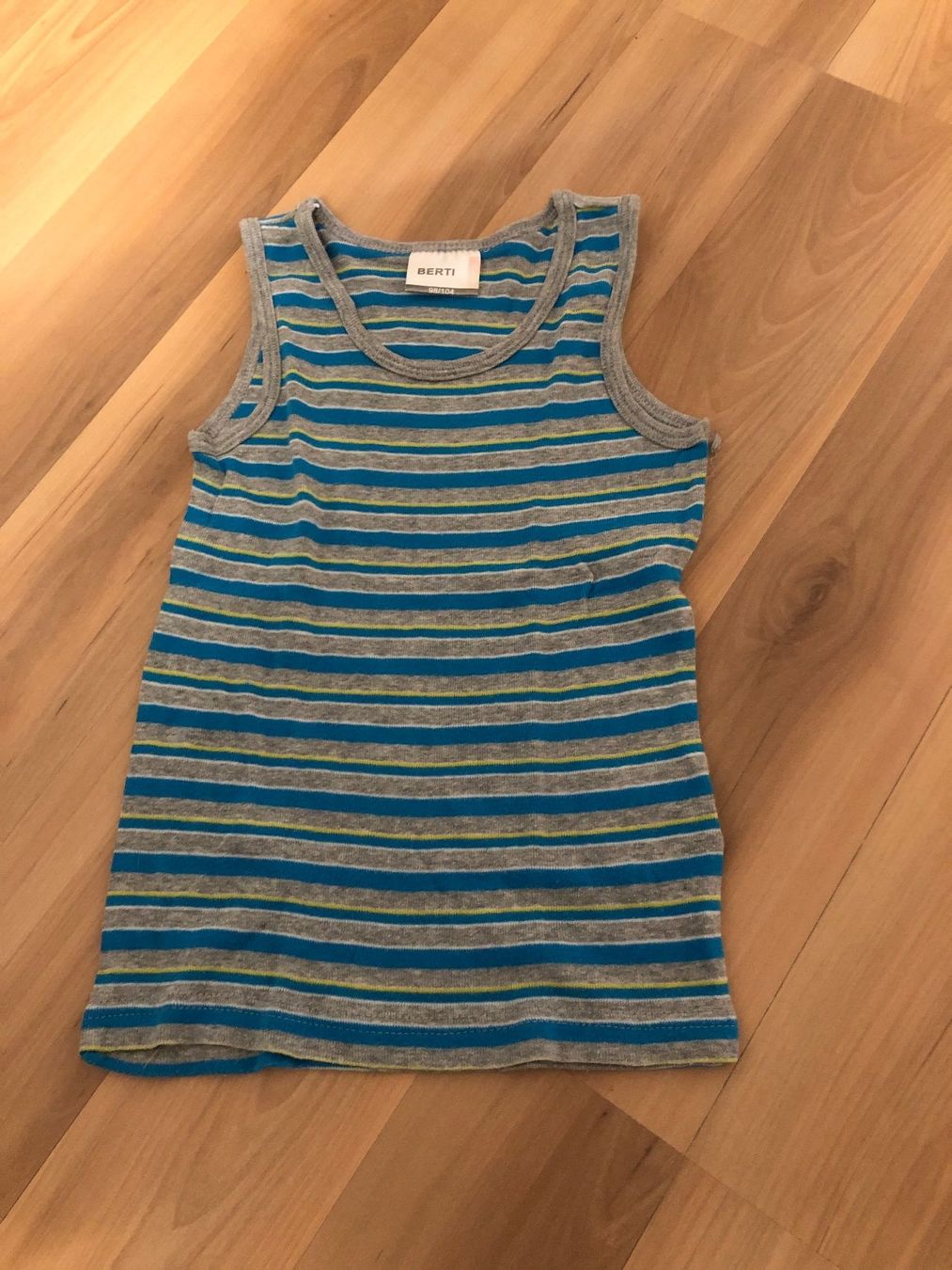 Camicie, T-shirt & Polo: Tops Grösse 98, Top Zustand – Usato da Vilters venduto da san_2t9g 2