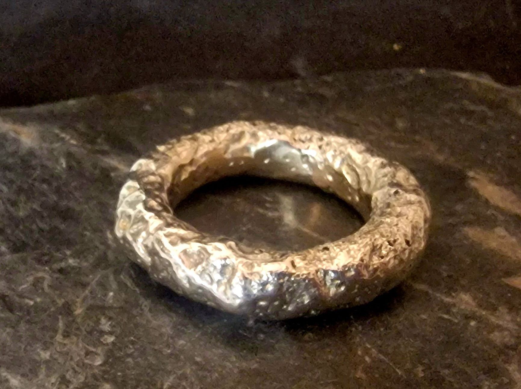 Anelli: Bronzering, Rudimentärstyle, Ringgrösse 54. – Nuovo e nell'imballaggio originale da Aarau venduto da Schmuckhoehle_MD 1