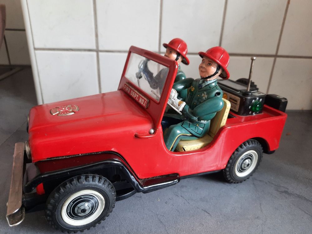 MADE IN JAPAN 1960. FD NAMURA, JEEP de POMPIER, en TÔLE. 1