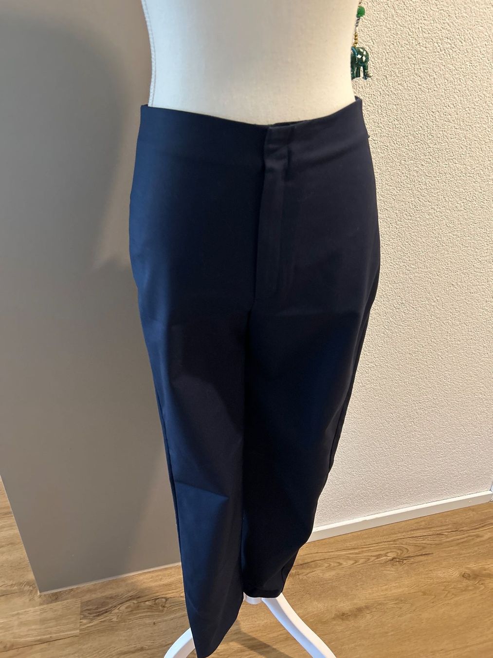 Mango Pantaloni: Stoffhose schwarz von Mango Gr. 38 – Usato da Brunnen venduto da Nala2929 2