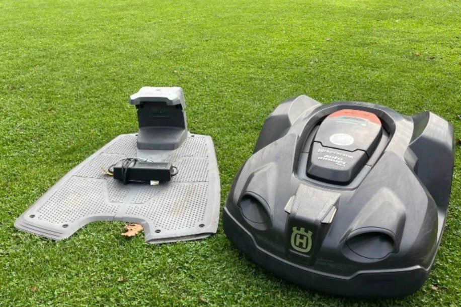 Husqvarna Rasenmäher: Husqvarna automower 330x – Gebraucht aus Grenchen von Asus_ 1