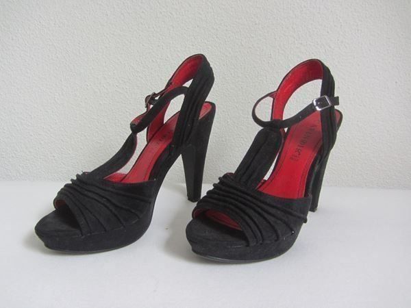 Chaussures femmes: CAFE NOIR - Sandalette schwarz 35 – D'occasion à Zürich par Diazaio 1