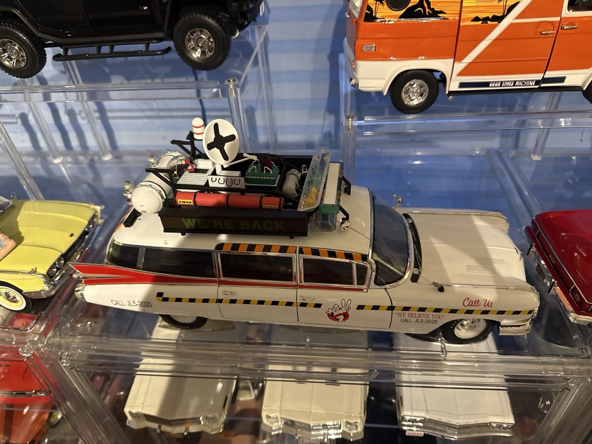 Hot Wheels Modellini d'auto: Hot Wheels Elite Ghostbusters Ecto 1A  1:18 – Usato da Basel venduto da Zomeg 1