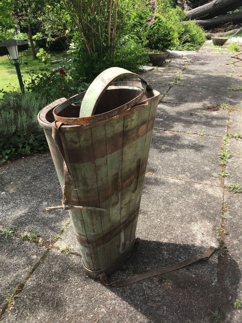 Altre Decorazioni per giardino: Gelte - Traubenlese Gefäss – Usato da Solothurn venduto da Spicar