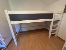 Halbhohes Hochbett
