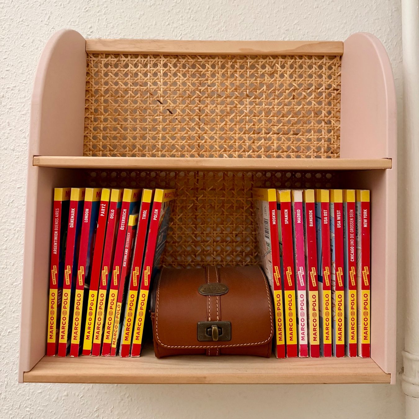 Scaffali: Étagère murale cannage | Rattan wall shelf – Usato da Carouge GE venduto da mma_7n9b