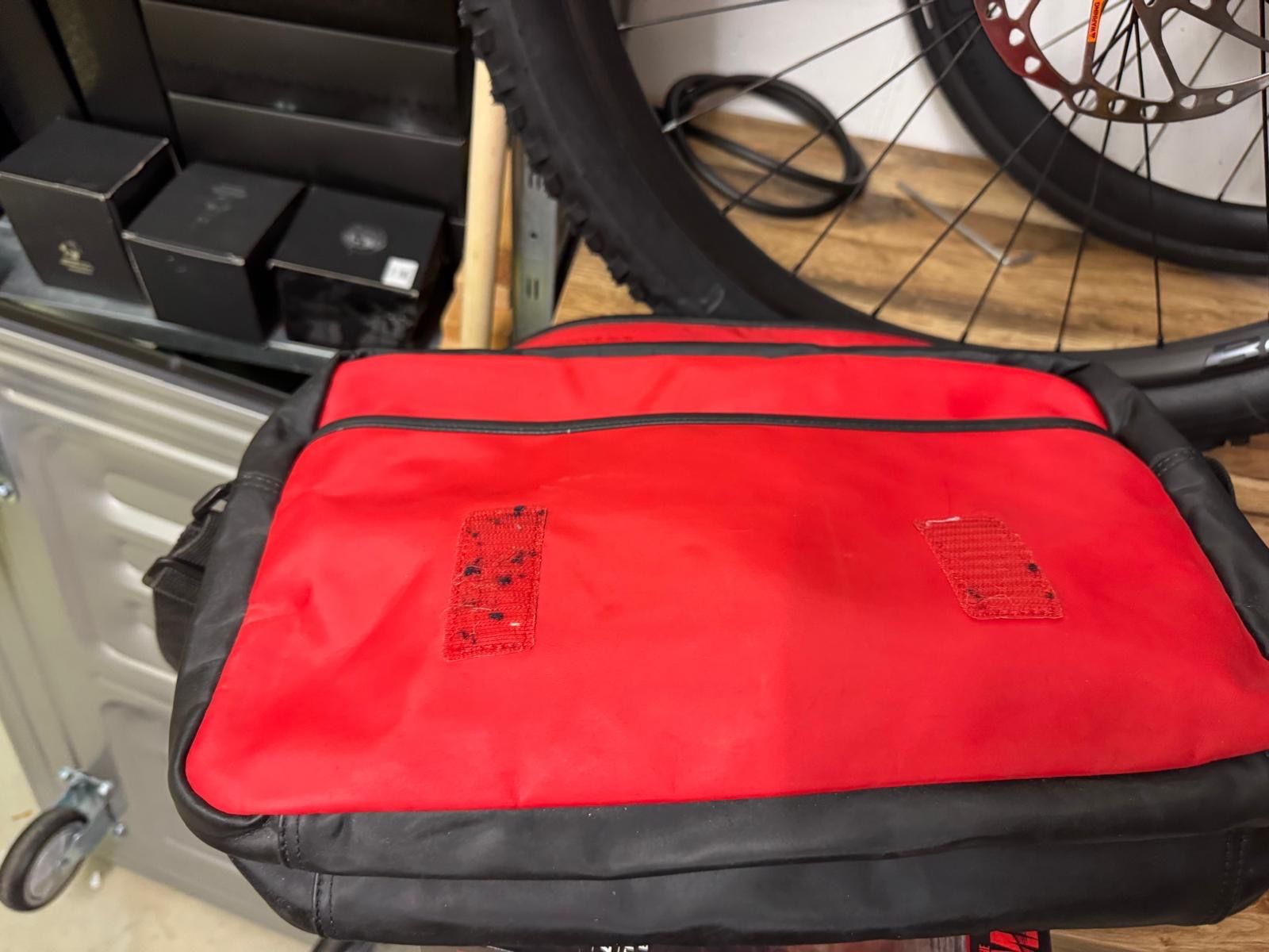 Ferrari Borse: Seltene Ferrari Laptop Tasche. Gebraucht – Usato da Seuzach venduto da Tuccmeister 4