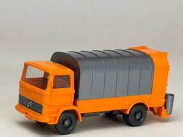 GB1- Wiking Mercedes 1317 Kerichtwagen KUKA orange