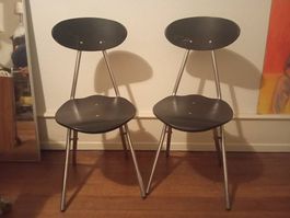 2er Set Vintage Stühle, Metallbeine, schwarzes Holz