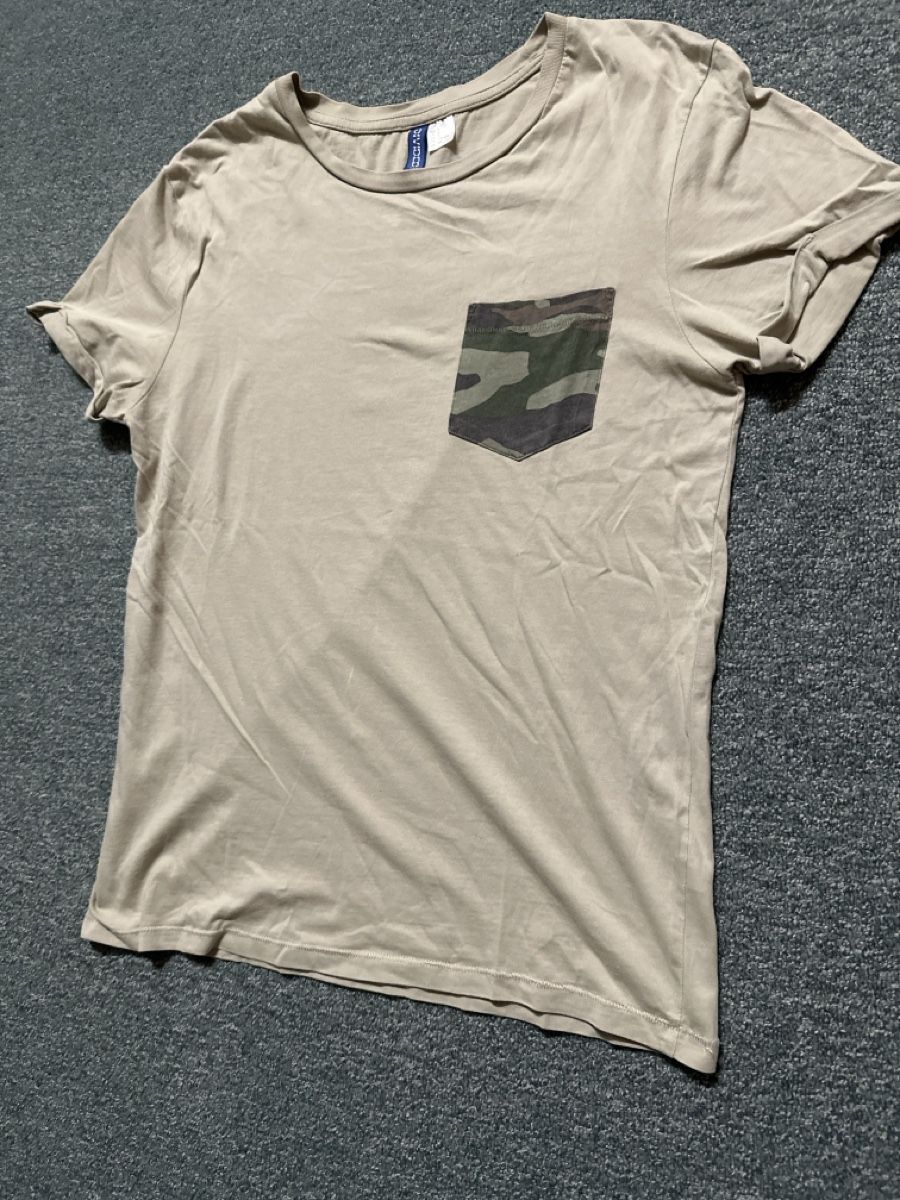 H&M T-shirt: Tshirt Beige H&M Gr S – Usato da Baltschieder venduto da YmroBe