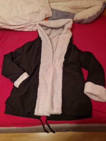 Warme Winterjacke mit Fütterung, Grösse L, Schwarz