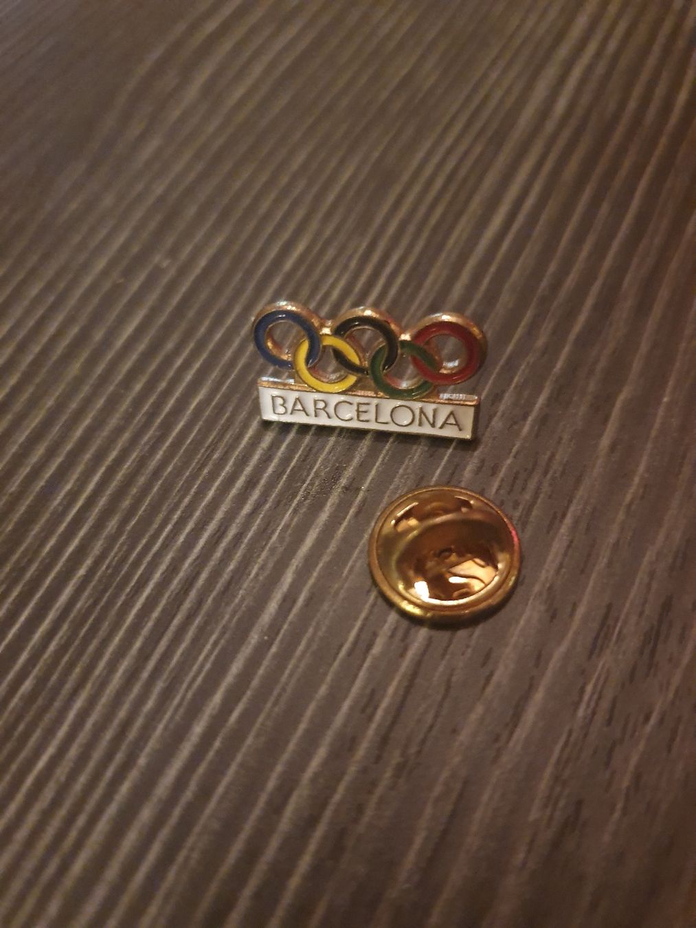 Placchette & Badge: Pin Olympia Barcelona – Usato da Thun venduto da Kissthis