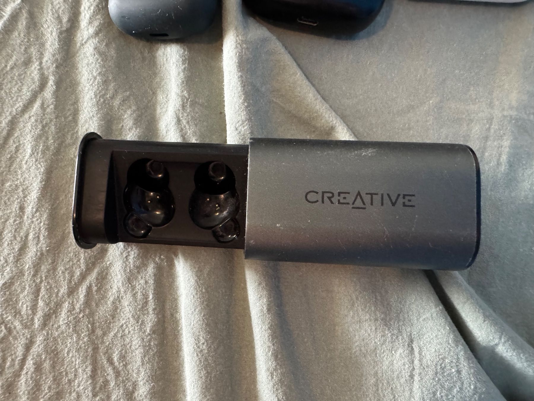 Casques audio: Creative Kopfhörer Ladecase – D'occasion à Adliswil par Busys