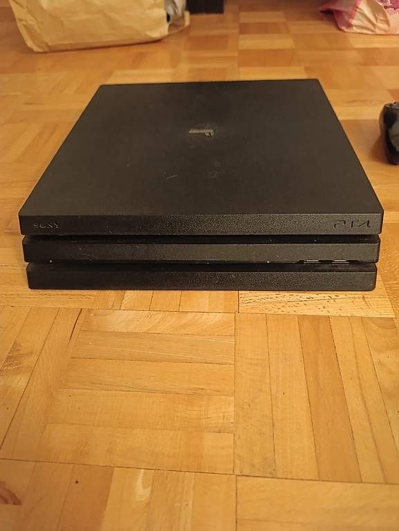 Console: PS4 Pro – Usato da Root venduto da TThurairajah 1