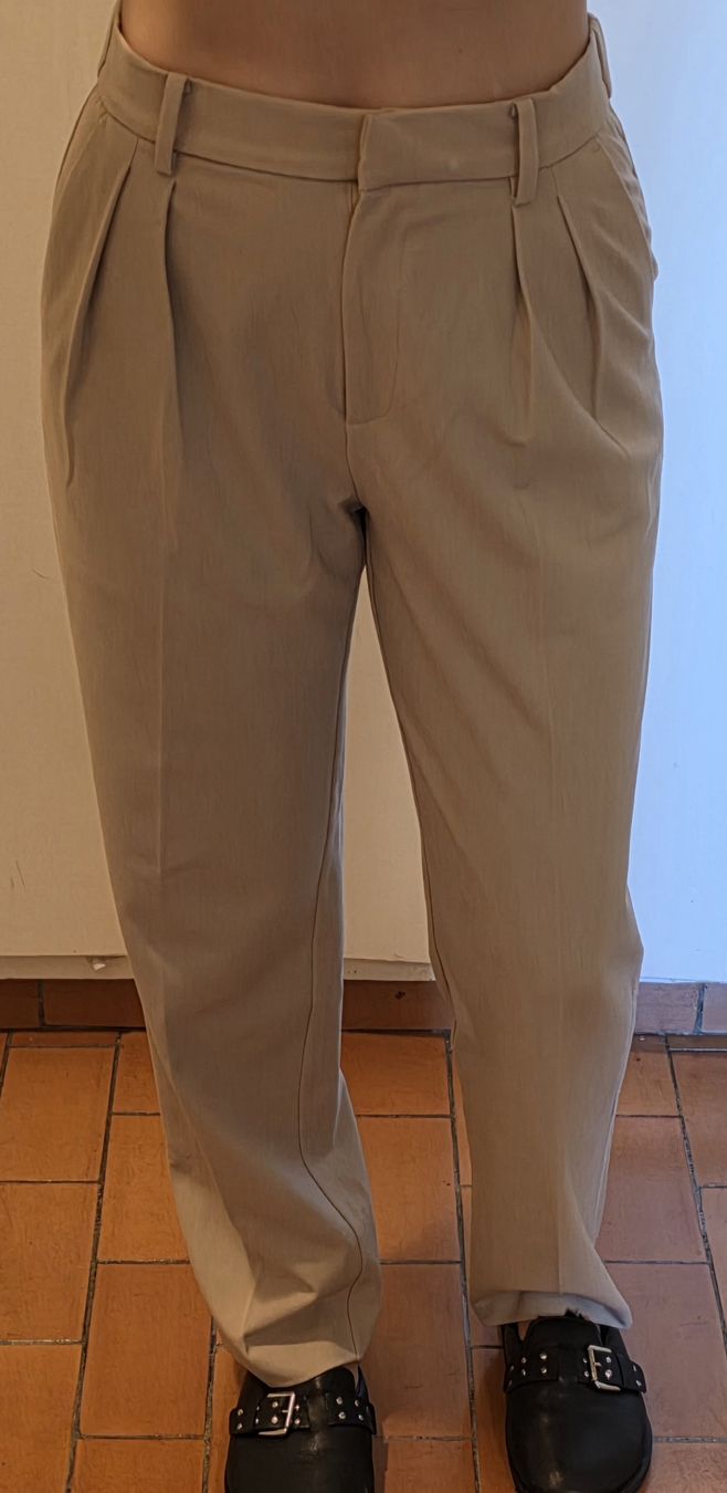 H&M Hosen: Beige Stoffhose von H&M, Grösse 36 – Neu (gemäss Beschreibung) aus St Gallen von vir_5kgt