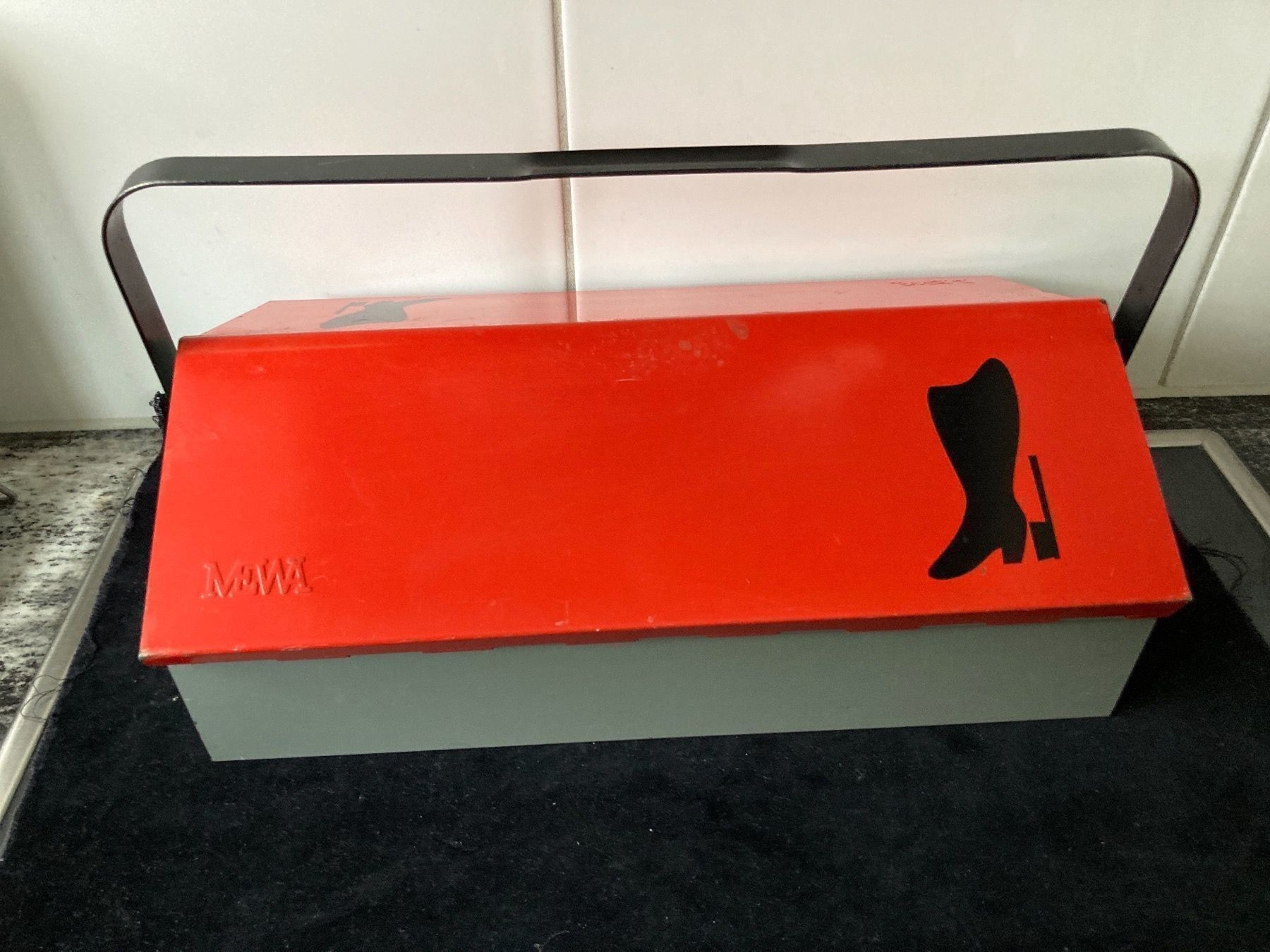 Casse di trasporto: Alte Schuhputz - Kiste. MEWA – Usato da Zürich venduto da Chaeffeler