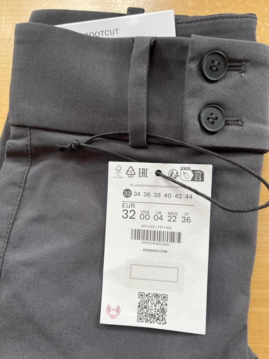 Bershka Pantaloni: pantalon Bershka T.32  chic – Nuovo e nell'imballaggio originale da Muraz-Collombey venduto da Cabre01 1