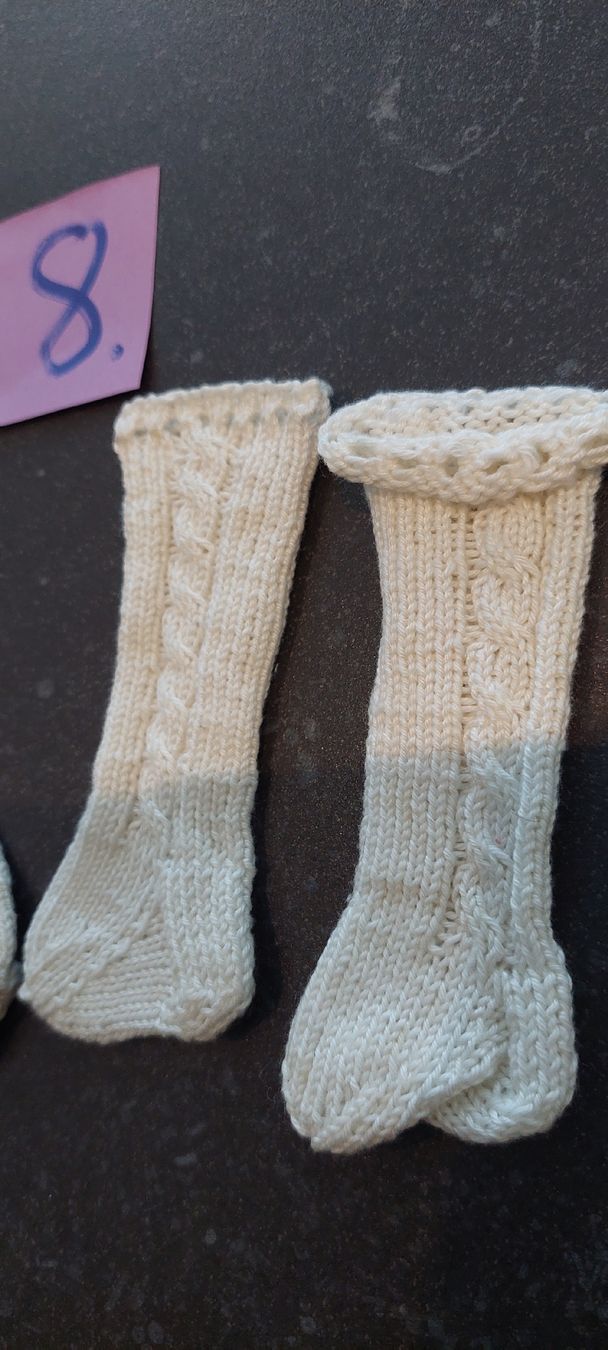 Bambole: 2 paar neue handgestrickte Puppensocken – Nuovo (secondo la descrizione) da Muri AG venduto da nindo1 9