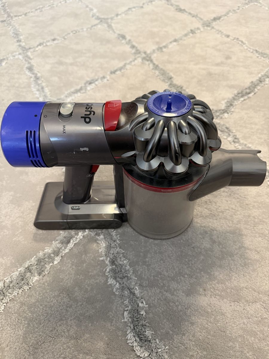 Dyson Aspirateurs & Accessoires: Dyson v8 – Défectueux à Meyrin par SA_3006