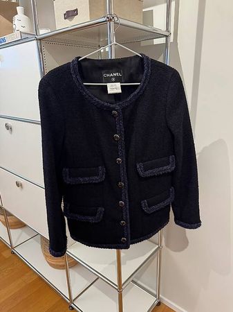 CHANEL JACKE NAVY & BLACK
