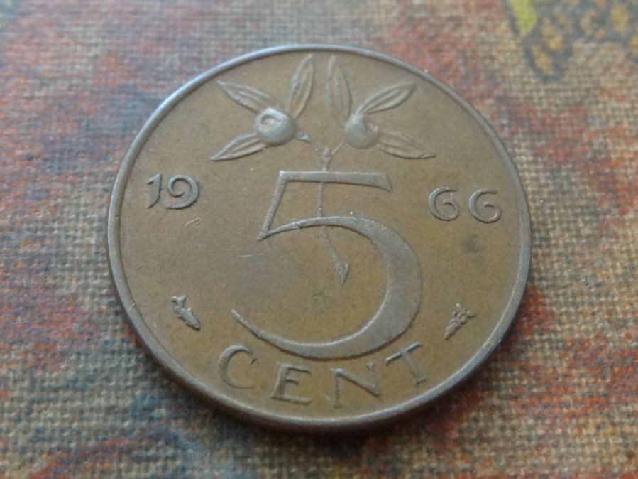 Tutti le monete: PAYS-BAS  Nederland  5  Cent  1966 – Usato da Romanel-sur-Lausanne venduto da Swift13