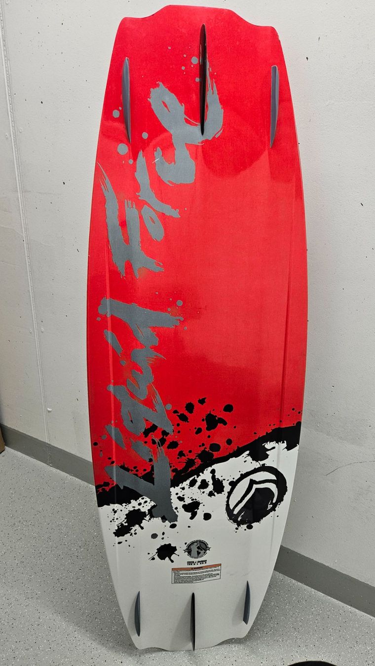 Tavole da surf e di nuoto: Wakeboard Liquid Force, Bag und Handschuhe Fr. 179.- – Usato da Kleindöttingen venduto da Ballu33 1