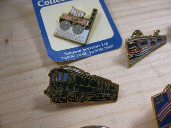 Plaquettes & Badges: Lot Pins – D'occasion à Malters par Marosko 3