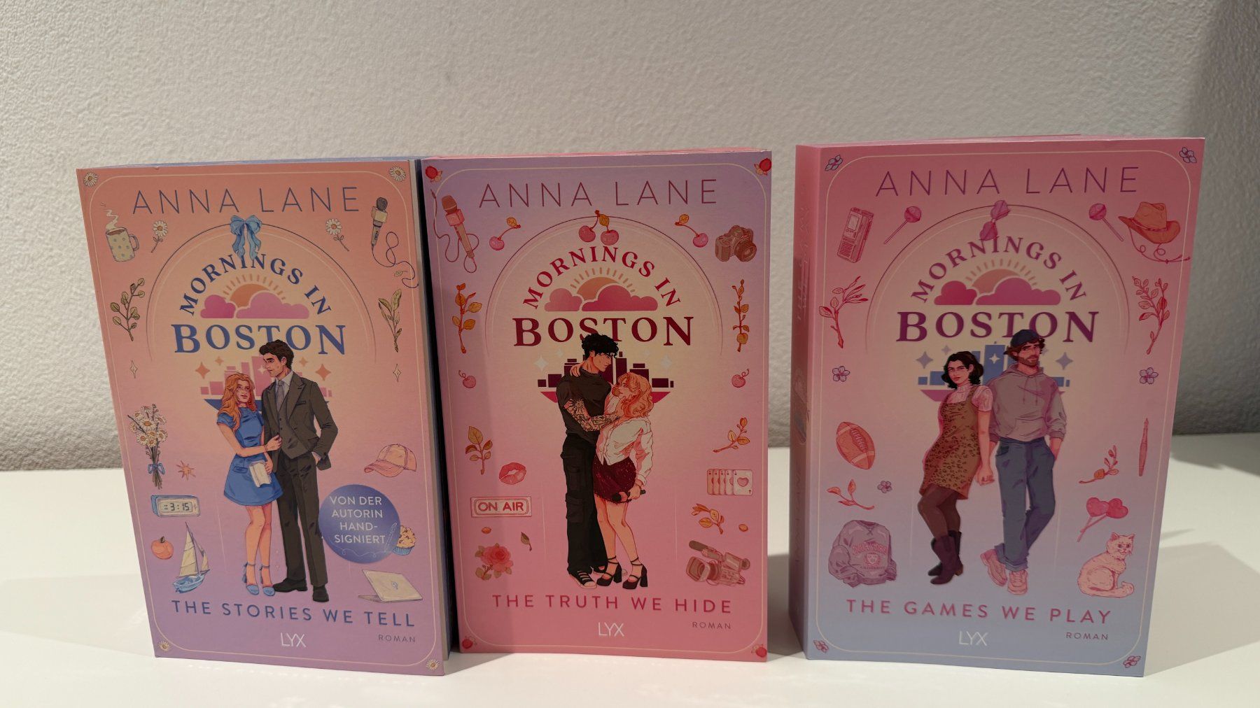 Libri: Love on Air Trilogie - Anna Lane – Nuovo (secondo la descrizione) da Romanshorn venduto da darinaah