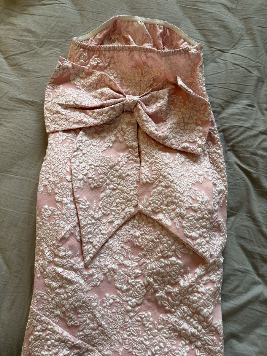 Shein Robes: Robe sirène  – D'occasion à Aproz (Nendaz) par tat.sntss