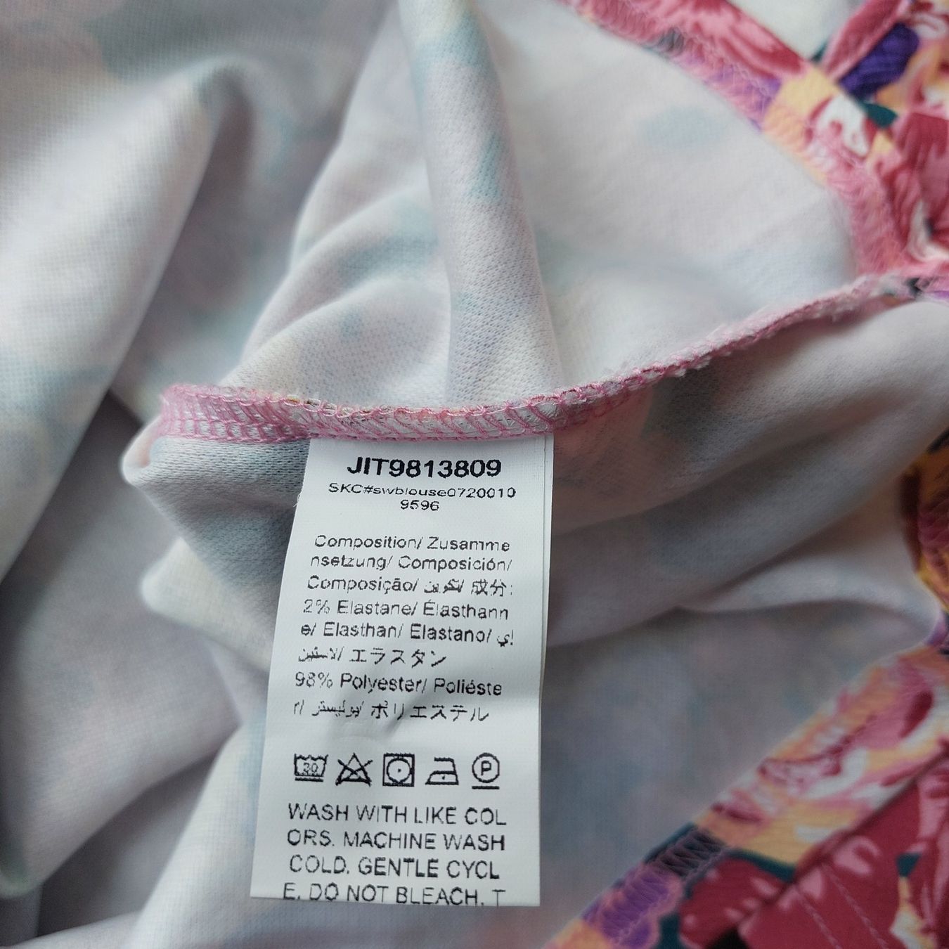 T-shirt: Shirt mit Puffärmeln mit Blumenmuster – Nuovo e nell'imballaggio originale da Muri AG venduto da ReBoutique 4
