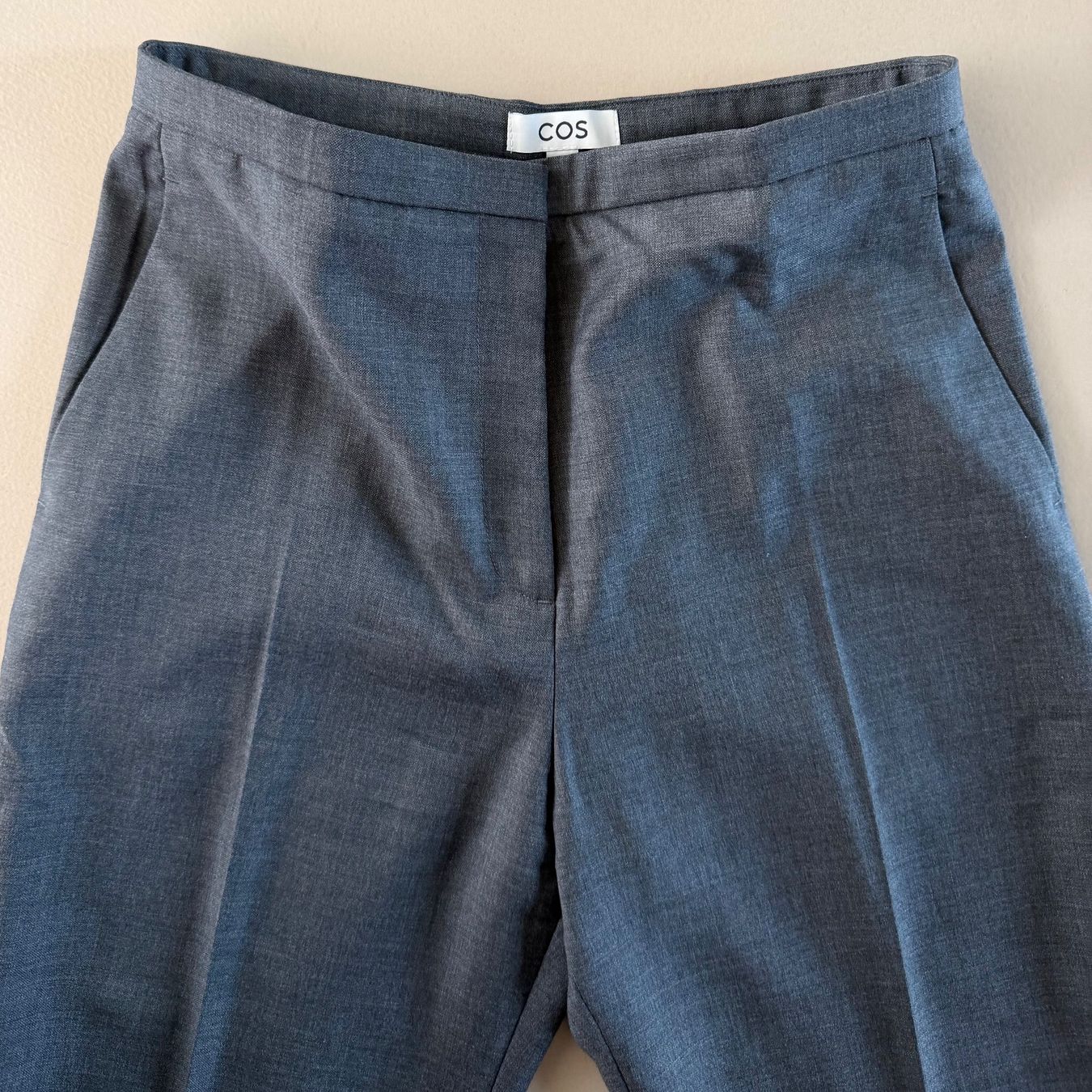 Cos Pantalons: dunkelgraue COS Hose 🩶 – D'occasion à Zürich par ClosetQueen 1