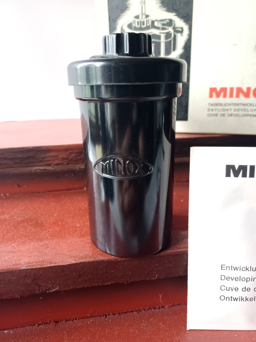 Minox Fotocamera: Minox,  cuve de développement daylight – Difettoso da Travers venduto da Aspago 1