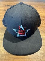 Snapback Cap schwarz mit Stern Motiv neuwertiger Zustand