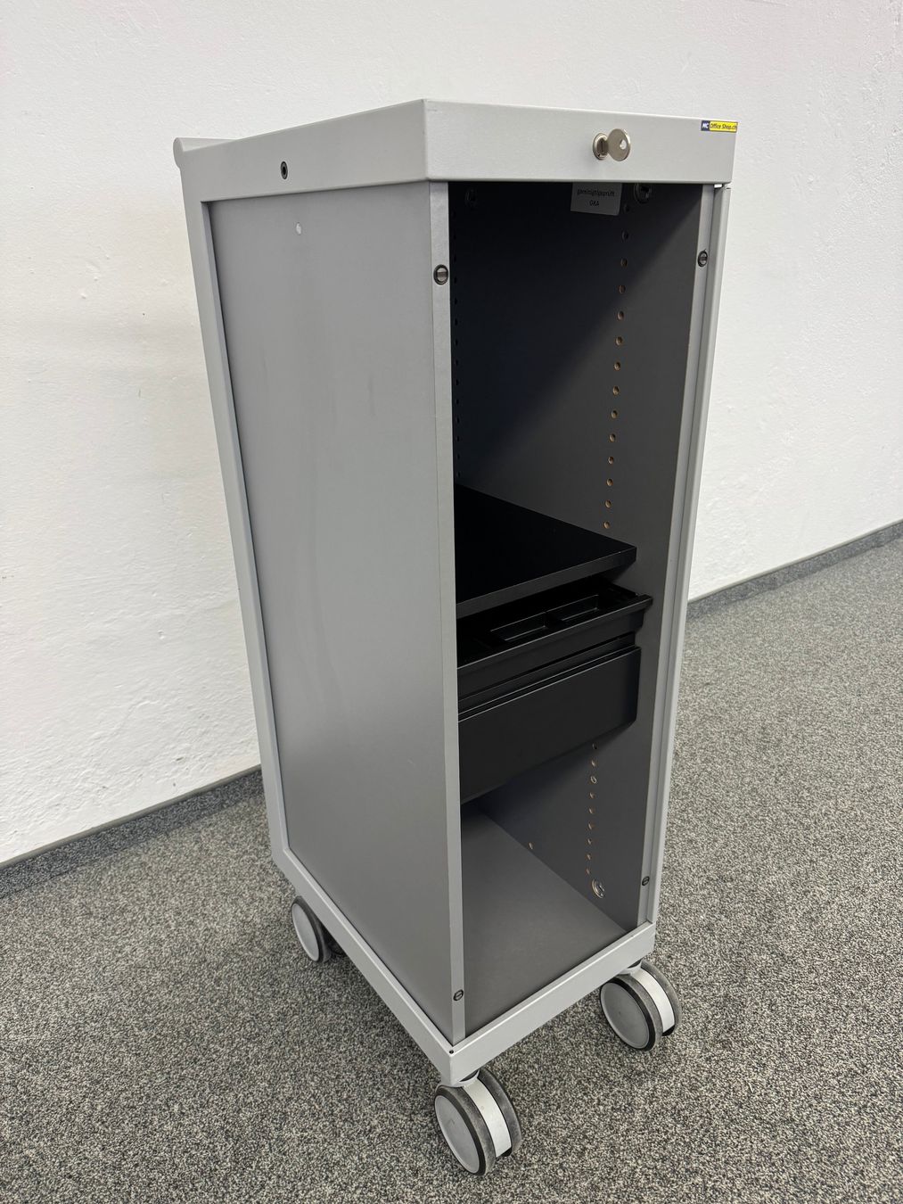 Banconi: Denz D3 Roll-Caddy Silbergrau mit Schlüssel – Usato da Schönenwerd venduto da mcofficeshop 2