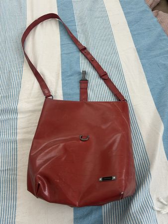 elegante rote Freitagtasche