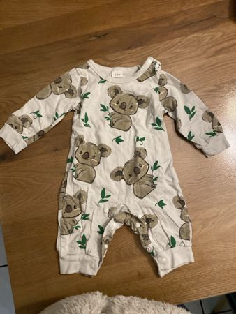 Baby Strampler Koala Motiv weiss Grösse 0-3 Monate