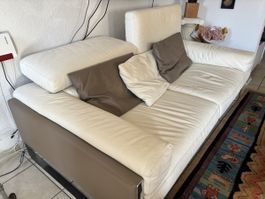 Fauteuil en cuir. Beige et brun.