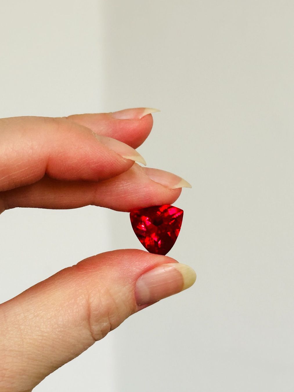 Pietre preziose: Trillion Cut 12.60 Ct Certified – Nuovo e nell'imballaggio originale da Genève venduto da AGBERG 3