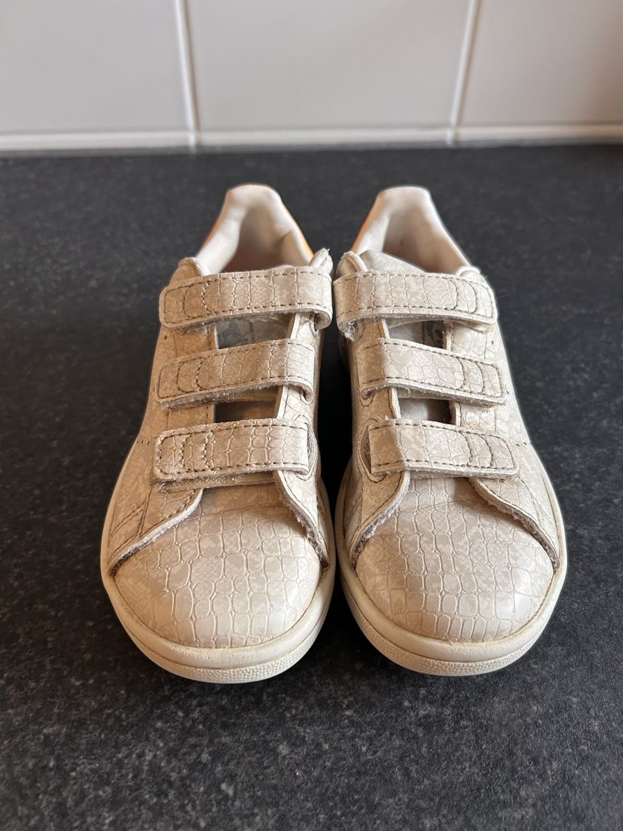 Adidas Scarpe per ragazzi: Baskets Adidas Stan Smith enfant t.29, motif python scratch  – Usato da Carouge GE venduto da Emilynette 1