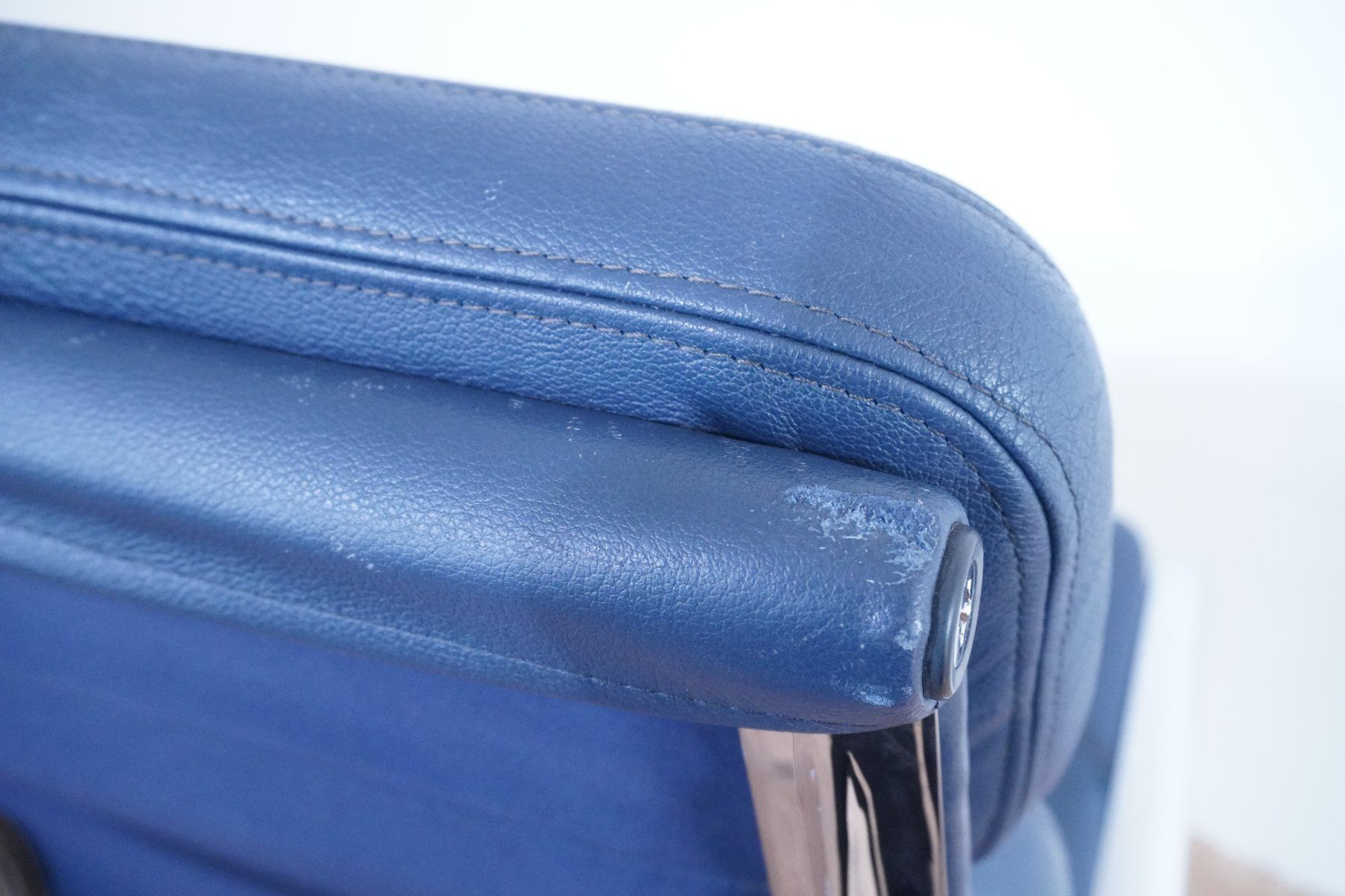 Vitra Chaises: Vitra Eames Soft Pad EA219 Leder dunkelblau – D'occasion à Bad Zurzach par QLASSIQ 8