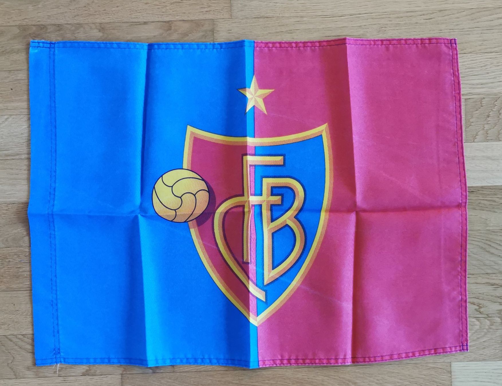 FC Basel Bandiere: FC Basel Fahne 64 x 47 cm – Usato da Emmenbrücke venduto da Herzog07 2