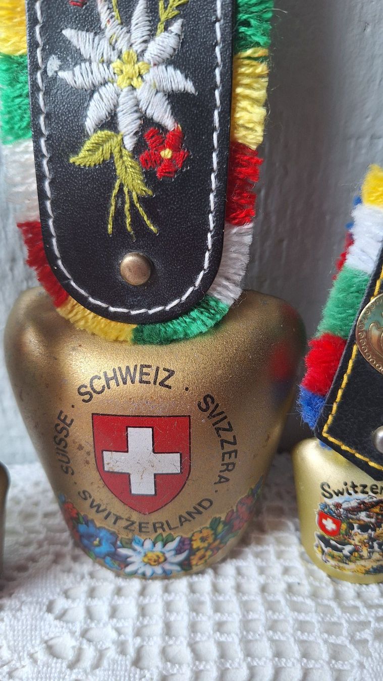 Campanacci mucche: 3kleine Souvenier-Glöckchen Schwitzerland – Usato da Arlesheim venduto da shopradl 2
