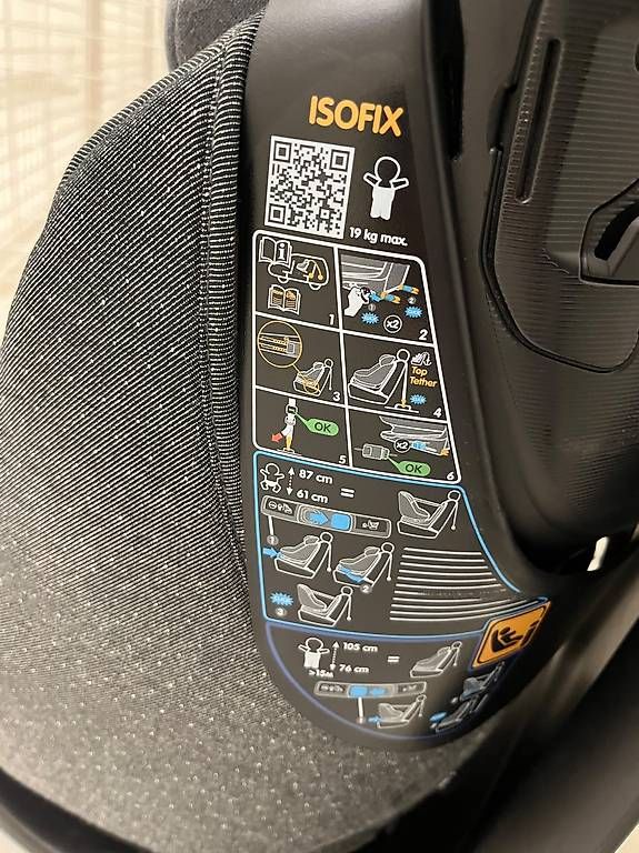 Seggiolini per auto: Bébé Confort Siège Auto pivotant AxissFix Isofix, noir – Usato da Cointrin venduto da Hellmo 3