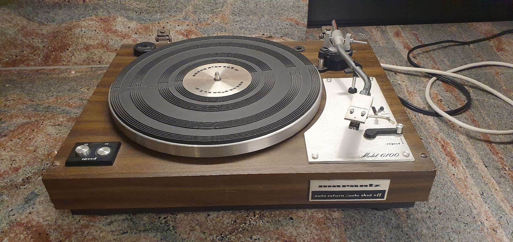 Marantz Tourne-disques: Platine vinyle Marantz Model 6100  – Défectueux à Corminboeuf par Tournesole 1